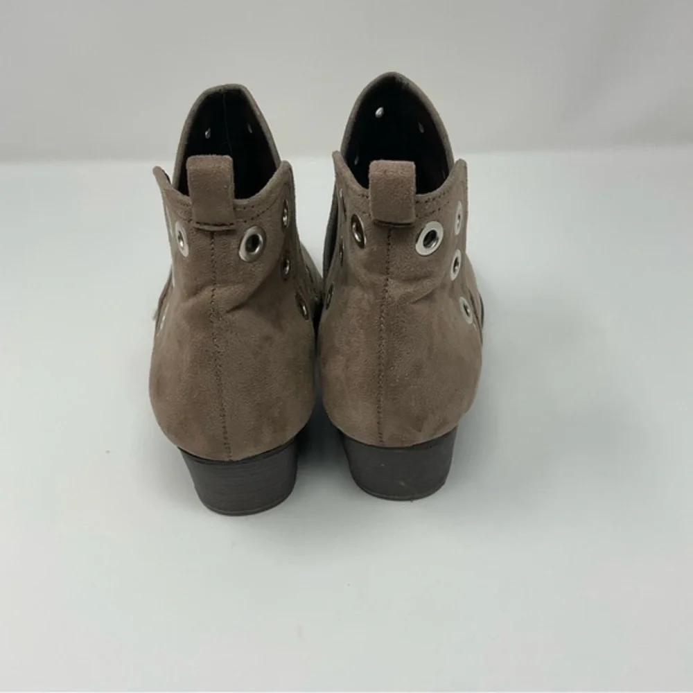 CL by Laundry Catt Bootie Boots Taupe Color Size‎ 7